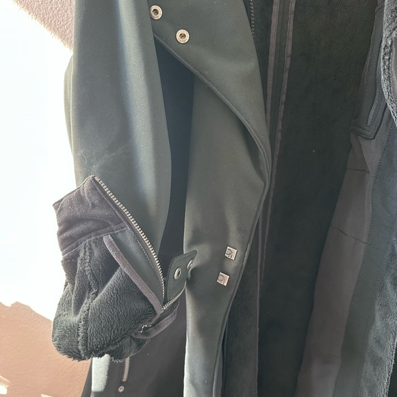 Mountain Hardwear Black Knee Length Coat - Picture 11 of 11